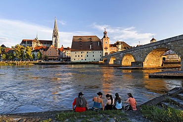 Regensburg, cathedral and Stone Bridge, Danube, Upper Palatinate, Bavaria, Germany