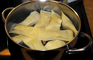 Swabian pockets (cook.) or ravioli (Pasta squares filled with meat and spinach)