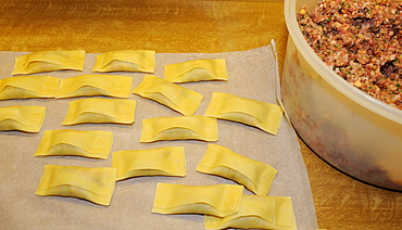 Swabian pockets (cook.) or ravioli (Pasta squares filled with meat and spinach)