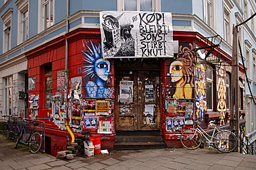 Graffiti on a house, St. Pauli district, Hamburg, Germany, Europe