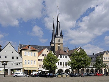 Markt Square with linden trees and Johanniskirche Church, Saalfeld, Thuringia, Germany, Europe