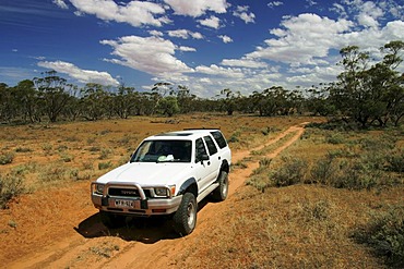 Sports utility vehicle in the Australian desert, south Australia