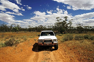 Sports utility vehicle in the Australian desert, south Australia