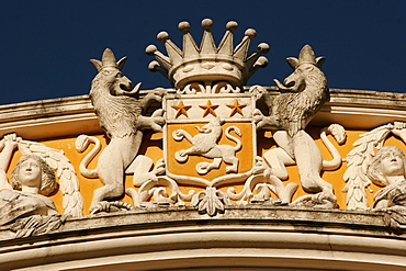 Renovated colonial building, Banco de America Central in Granada, emblem of lions holding a crown, Granada, Nicaragua, Central America