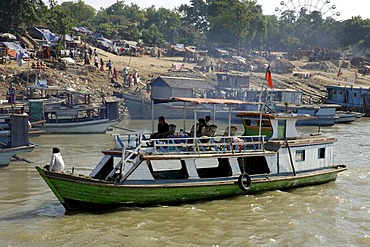 Harbour scene at river Irrawaddy, Mandalay, Myanmar, Burma