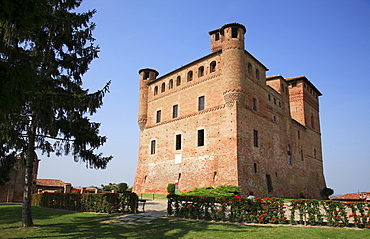 Castello Cavour castle in Grinzane Cavour, Barolo Region, Piedmont, Italy, Europe