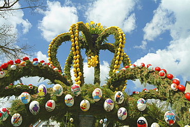 Easter decorations on a fountain, Franconian Switzerland region, Bavaria, Germany, Europe