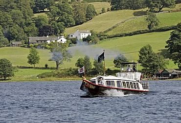 Coniston, GBR, 21. Aug. 2005 - Steam yacht GONDOLA on Coniston Water in the Lake District.