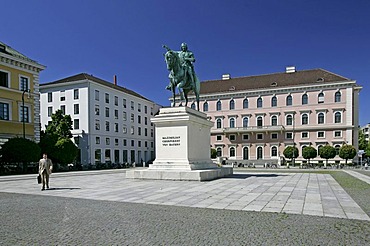 Munich, GER, 01. Jun. 2005 - Monument of Elector Maximilian in front of building of Siemens AG at Wittelsbacher Platz in Munich