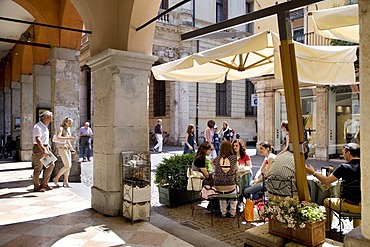 Cafe in the historic centre of Vicenza, Veneto, Italy, Europe