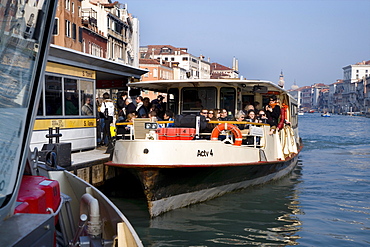 Vaporetto in a station on the Grande Canal, Venice, Veneto, Italy, Europe