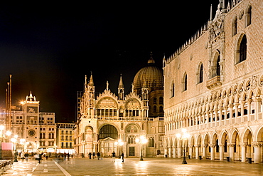 Illuminated Palazzo Ducale di Venezia and Basilica di San Marco, Doge's Palace and St. Mark's Basilica, Venezia, Venice, Italy, Europe