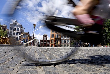 Cyclist, gabled houses, Singel, Amsterdam, Netherlands, Europe