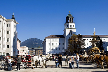 Residenzplatz Square and Residenzbrunnen Fountain, Michaeliskirche Church and the new building of the residency with chime of bells, Salzburg, Europa