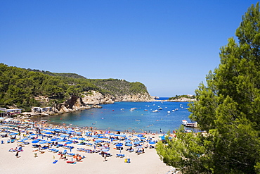 Tourists on the beach, Port Sant Miquel, Platja de Sant Miquel, Ibiza, Balearic Islands, Spain, Europe