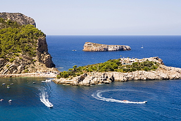 Boats and islands in the bay of Port Sant Miquel, Ibiza, Balearic Islands, Spain, Europe