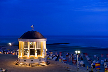 Pavilion, Wandelhalle, sea front, evening, Borkum, East Frisian Islands, East Frisia, Lower Saxony, Germany, Europe