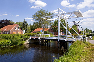 Drawbridge crossing the Grossefehnkanal Canal, Ostgrossefehn, East Frisia, Lower Saxony, Germany, Europe