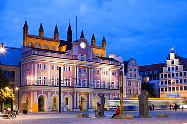 Illuminated City Hall, Neuer Markt, Rostock, Mecklenburg-Western Pomerania, Germany, Europe