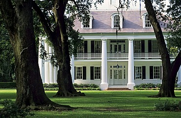 Houmas House Plantation at the Mississippi River