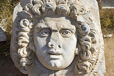 Head out of marble, new forum at Leptis Magna