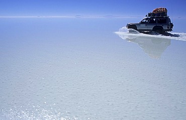 Fourwheeldrive vehicle driving over Salar de Uyuni, Bolivia