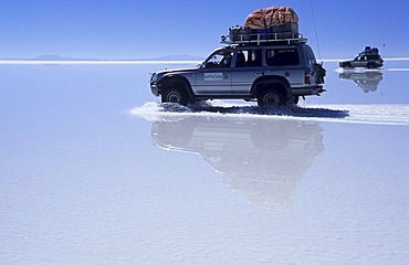 Fourwheeldrive vehicle driving over Salar de Uyuni, Bolivia