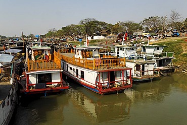 Boats in the harbour of Mandalay, Irrawaddy river, Myanmar