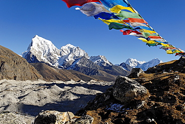 View from Gokyo over Ngozumpa Glacier towards Arakamtse (6423) und Cholatse (6335), Sagarmatha National Park, Khumbu Himal, Nepal