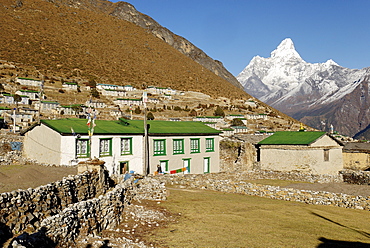 Sherpa village Khumjung with Ama Dablam (6856), Sagarmatha National Park, Khumbu, Nepal