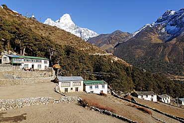 Sherpa village Pangboche with Ama Dablam (6856), Sagarmatha National Park, Khumbu, Nepal