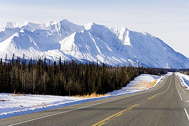 Alaska Highway south of Haines Junction, St. Elias mountain range, spruce trees, Yukon Territory, Canada, North America