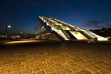 Modern office building Dockland, Edgar-Engelhard-Kai, Hamburg, Germany