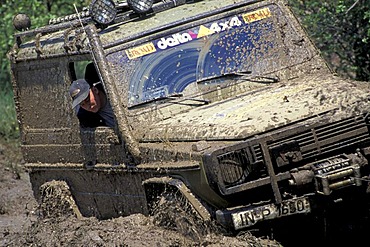 Offroad vehicle in mud