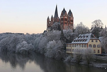 Winter in Limburg: The Minster is the landmark of this small old town in Hesse, Germany.