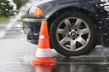 Braking maneuvers during an road safety training with wet conditions