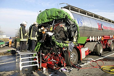 Rear-end collision with an hazardous materials transportation