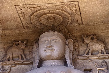 Jain Statue of a Tirthankara, at the way up to the Gwalior Fort, Gwalior, Madhya Pradesh, Zentralindien, Indien, Suedasien, Asien