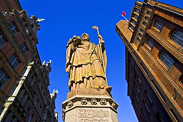 Statue of St. Ansgar on the Trostbruecke (Trost Bridge) in front of the historic Patriotischen Gesellschaft (right) and Kontorhaus Globushof (left) buildings, Hamburg, Germany, Europe