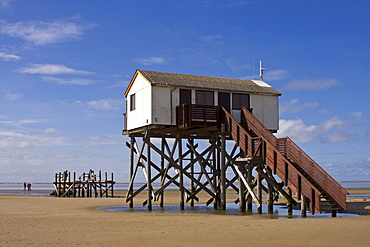 Building on stilts on the beach at the seaside resort of St. Peter Ording, North Sea coast, North Frisia, Schleswig-Holstein, Germany