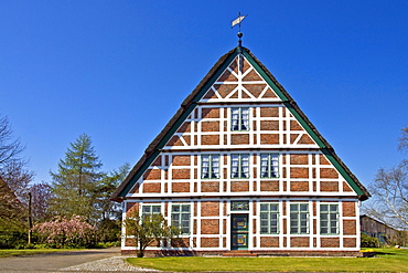 Historic, thatched half-timbered farm house, pitched roof, Altes Land, Lower Saxony, Germany, Europe