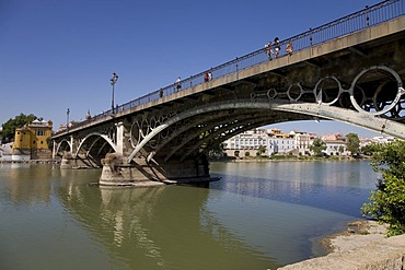 Puente Isabel II, bridge to the Triana quarter, Sevilla, Andalucia, Spain