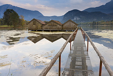 Fishermen's huts on lake Walchensee, or Lake Walchen, the Bavarian Alps at the back, Bad Toelz-Wolfratshausen, Bavaria, Germany, Europe