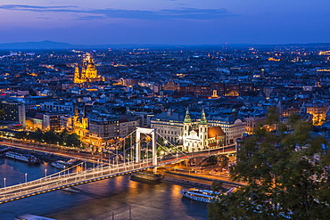 View from the Citadel to Budapest, Pest, Elisabeth Bridge, dusk, Budapest, Hungary, Europe