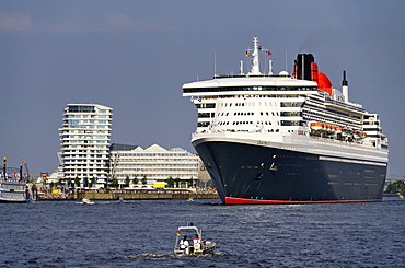 Cruise ship Queen Mary 2 in the harbour, Hamburg, Germany, Europe