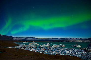 Northern lights over the glacier lagoon of Joekulsarlon, Vatnajoekull Glacier, Austurland, East Iceland, Iceland, Europe