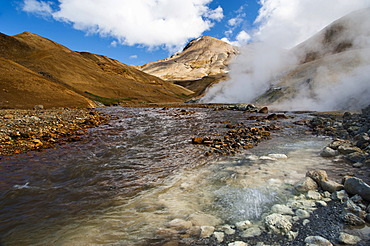 Steaming creek, hot springs and Rhyolite Mountains, Hveradallir high temperature area, Kerlingarfjoell, highlands, Iceland, Europe