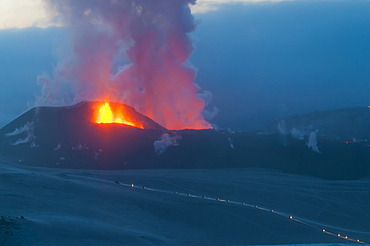 Evacuation from the glacier, eruption of the FimmvoerâˆšâˆžuhâˆšÂ°ls Volcano, between MâˆšÎ©rdalsjoekull and Eyjafjallajoekull, Highland, Iceland, Europe