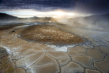 Solfataras, fumaroles, mud pools, sulfur and other minerals, steam, Hveraroend geothermal area, NâˆšÂ°mafjall mountains, MâˆšÎ©vatn area, Norâˆšâˆžurland eystra, the north-east region, Iceland, Europe