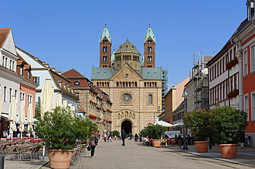 Speyer Cathedral, UNESCO World Heritage Site, with Maximilianstrasse, main street, Speyer, Rhineland-Palatinate, Germany, Europe